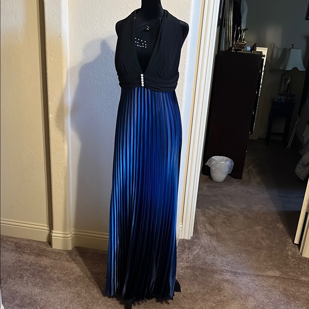 Chic Black and Blue Pleated Evening Dress
